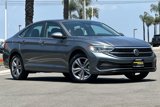 Used 2022 Volkswagen Jetta SE image 2