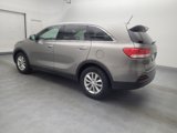 Used 2017 Kia Sorento L image 3