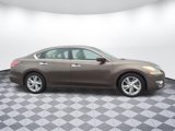 Used 2015 Nissan Altima 2.5 SV image 2