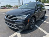 Used 2022 Volkswagen Tiguan SE w/ Panoramic Sunroof Package image 3