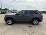 Used 2023 Jeep Grand Cherokee Laredo image 4