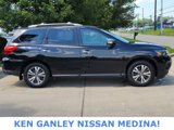 Used 2019 Nissan Pathfinder S image 2