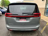 Used 2022 Chrysler Pacifica Touring-L image 5