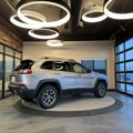 Used 2020 Jeep Cherokee Trailhawk image 3