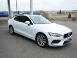 Used 2020 Volvo S60 T6 Momentum image 3