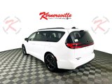 New 2025 Chrysler Pacifica Limited w/ Uconnect Theater Family Group image 5