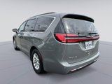 Used 2022 Chrysler Pacifica Touring-L image 3