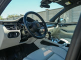 Certified 2024 Porsche Macan image 4