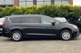 Used 2022 Chrysler Pacifica Touring-L image 3