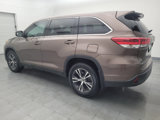 Used 2019 Toyota Highlander LE image 3