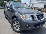 Used 2010 Nissan Pathfinder SE image 2