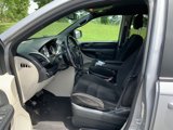 Used 2017 Dodge Grand Caravan SE image 2