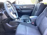 Used 2017 Nissan Rogue SV w/ SV Premium Package image 4