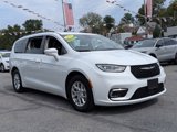 Used 2022 Chrysler Pacifica Touring-L image 4