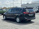 Used 2023 Chrysler Pacifica Touring-L image 6