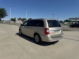 Used 2016 Chrysler Town & Country Touring-L image 6