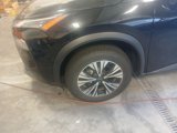 Used 2023 Nissan Rogue SV image 2