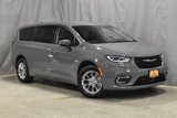 Certified 2023 Chrysler Pacifica Touring-L image 4