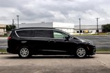 Used 2022 Chrysler Pacifica Touring-L image 4