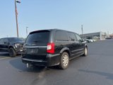 Used 2014 Chrysler Town & Country Touring image 5