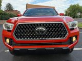 Used 2018 Toyota Tacoma TRD Off-Road image 2