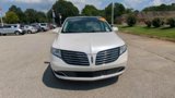Used 2019 Lincoln MKT AWD image 3