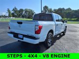Used 2022 Nissan Titan SV w/ SV Convenience Package image 3