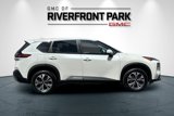 Used 2023 Nissan Rogue SV image 2