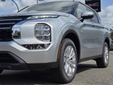 New 2025 Mitsubishi Outlander ES image 3