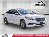 Used 2017 Hyundai Sonata SE image 2