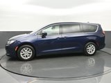 Used 2017 Chrysler Pacifica Touring image 2