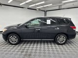 Used 2016 Nissan Pathfinder SV image 2