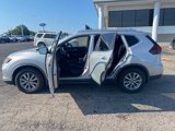 Used 2019 Nissan Rogue SV image 4