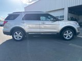 Used 2017 Ford Explorer XLT w/ Equipment Group 202A image 4