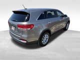 Used 2017 Kia Sorento L image 5