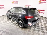 Used 2022 Volkswagen Taos SE image 2