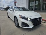 Used 2023 Nissan Altima 2.5 SV image 2
