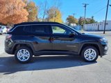 Used 2024 Jeep Compass Latitude image 2