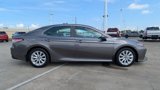 Used 2018 Toyota Camry LE image 2