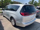 Used 2023 Chrysler Pacifica Touring-L image 4