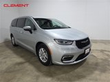 Used 2023 Chrysler Pacifica Touring-L image 3