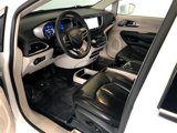 Used 2022 Chrysler Pacifica Touring-L image 5