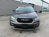 Used 2023 Chrysler Pacifica Touring-L image 3