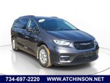 Used 2022 Chrysler Pacifica Touring-L image 2