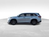 Used 2017 Toyota Highlander LE image 2