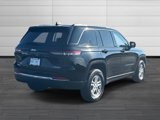 Used 2023 Jeep Grand Cherokee Laredo image 4