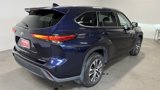 Used 2022 Toyota Highlander XLE image 3