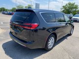 Used 2023 Chrysler Pacifica Touring-L image 3