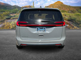 Used 2023 Chrysler Pacifica Touring-L image 5