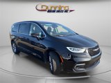 Used 2023 Chrysler Pacifica Touring-L image 4
